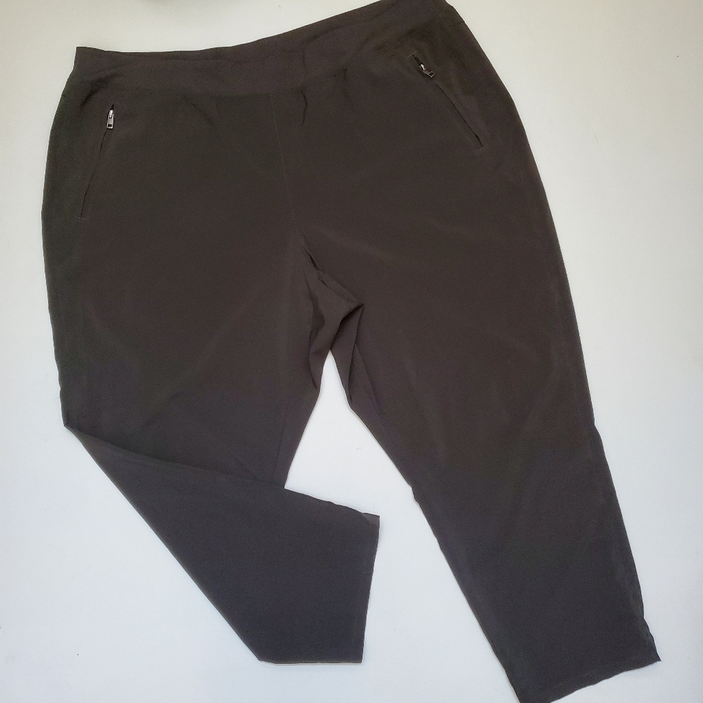 Lightweight Cropped Jogger Pants